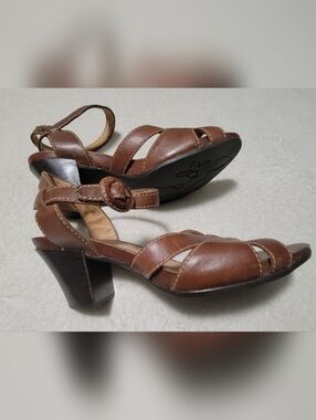 Clark's Artisan Brown Leather Mid-Heel Sandals with Ankle Strap. Size 7.5